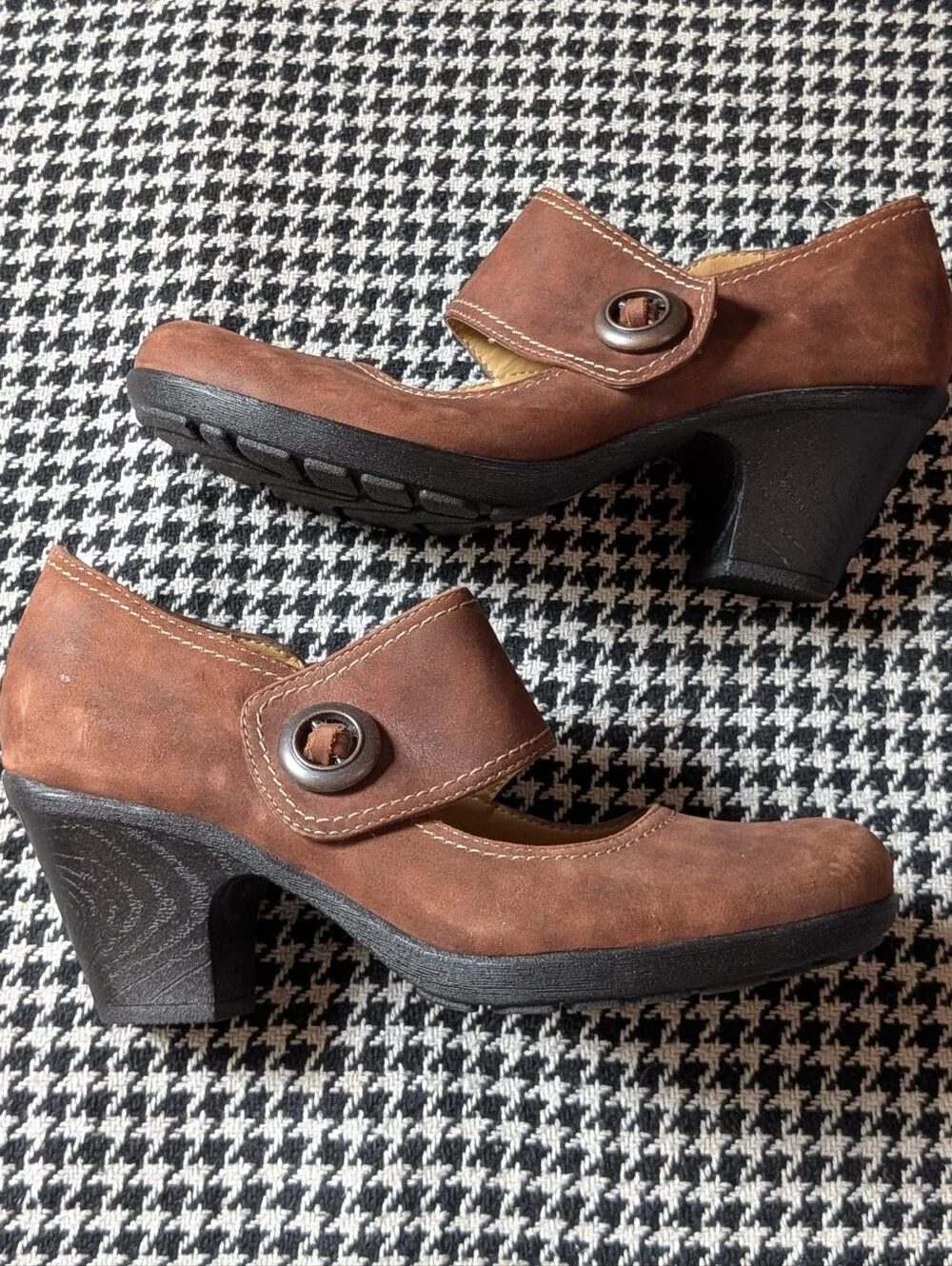 brown leather comfy sole vintage style Mary Jane shoes with chunky block heels